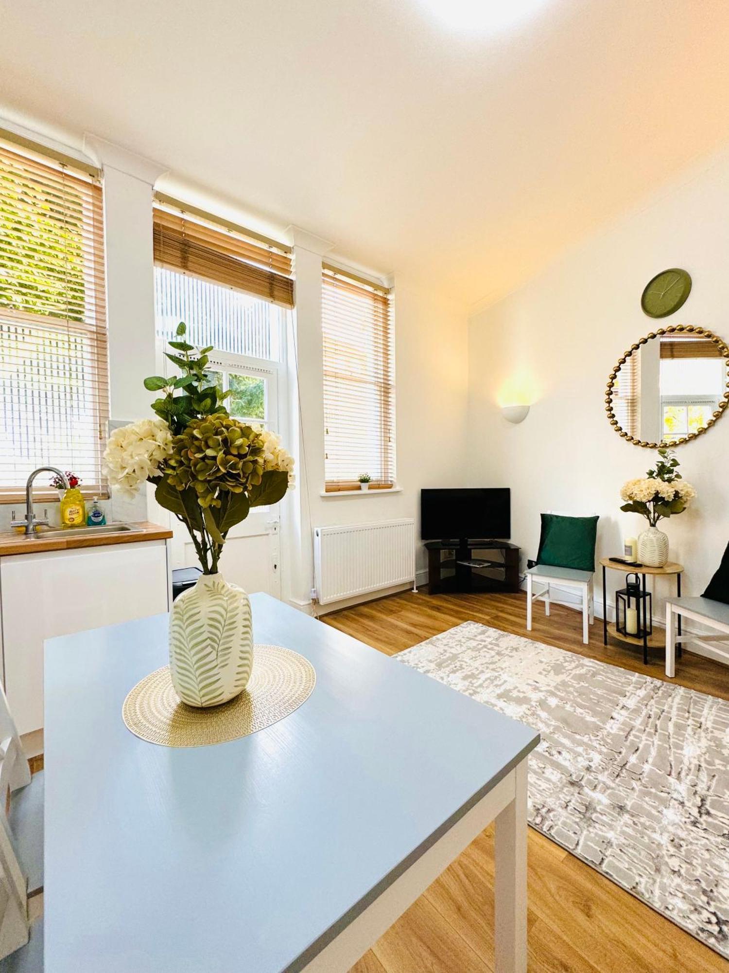 Beautiful 2Bedroom Flat In London St John Exterior foto